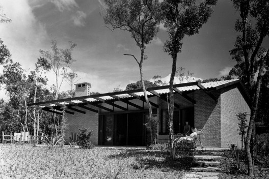 Casa de Férias do Sr. e Sra. Luthi, vista externa, São Paulo, arquiteto Jacob Mauricio Ruchti<br />Foto divulgação  [Acervo Valéria Ruchti]