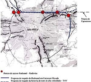 O mapa mostra uma das hipóteses de traçado, “forçando” a passagem da estrutura elevada coincidindo com o trópico do capricórnio, e os prováveis pontos de acesso no encontro com as rodovias , da esquerda para a direita, Anhanguera, Bandeirantes, Fernão Dia