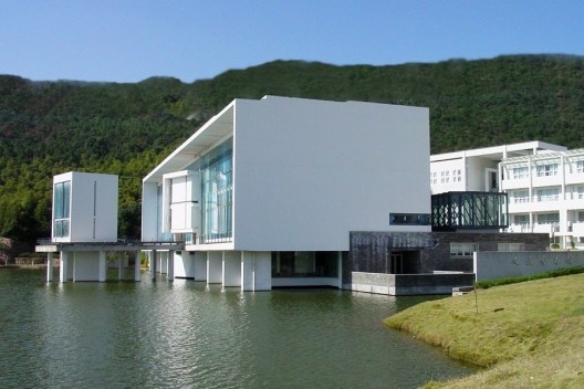 Biblioteca do Wenzheng College, Suzhou University, Suzhou, China, 1999-2000. Arquiteto Wang Shu<br />Foto Lu Wenyu  [Pritzker Prize]