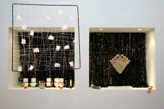 Exposição Amor Líquido, peças de material reciclado dos argentinos Alejandro Sarmiento e Lujan Cambariere. Museu da Casa Brasileira, São Paulo, 2007<br />Foto Mariana Chama 