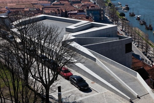 Estações do Teleférico, Francesco Castello Branco Vieira de Campos, Ana Cristina Alves Guedes (Portugal)