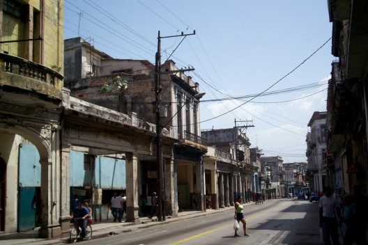 Calzada del Cerro. Importante avenida de conexão com o subúrbio de Havana<br />Foto MV Zardoya 