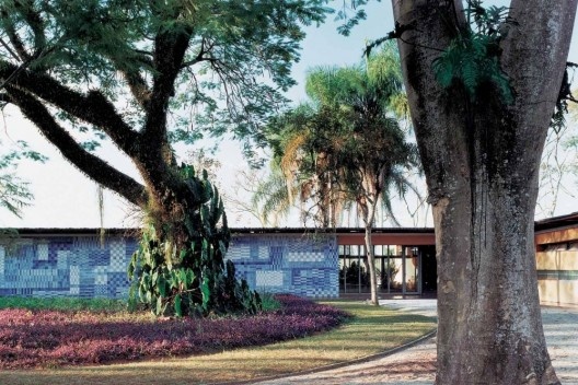 Casa Olivo Gomes, São José dos Campos, SP, 1949. Arquitetos Rino Levi e Roberto de Cerqueira César<br />Foto Nelson Kon 