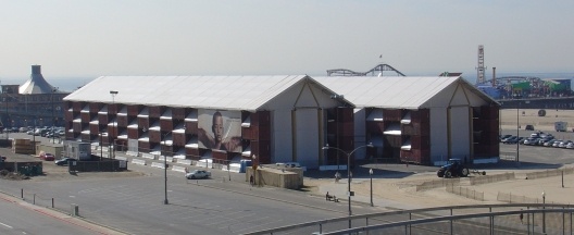 Nomadic Museum, Santa Monica, EUA, foto de 2006<br />Foto Tempshill 