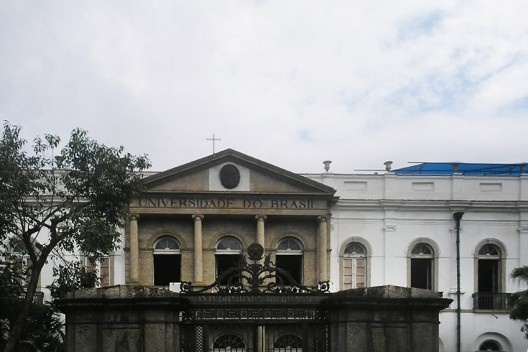 Capela São Pedro de Alcântara na UFRJ, Campus da Urca, um dia após o incêndio<br />Foto Phrygia Arruda 