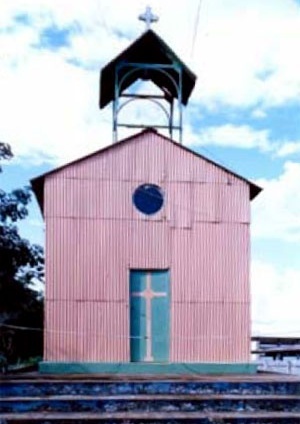 Capela em ferro, único exemplar na região do fabricante Lincoln Burlier, Rio Branco, 1910 [Tomada da autora, 1999]
