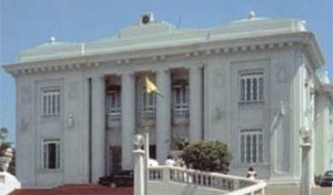 Palácio do Governo do Acre, Construído por Hugo Carneiro, pelo arquiteto Massler, inaugurado na década de 40 do século XX [Tomada pela autora em 1995]