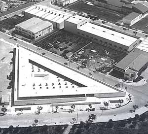 Figura 4 – Alberto Campo Baeza, Centro Empresarial, Mallorca. Fonte: Monografias nº 75 - 76, Espanha, 1999, p. 124. 