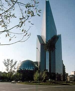 Bolsa de Valores, Cidade do México. Arquiteto Juan José Díaz Infante<br />Foto Roberto Segre 