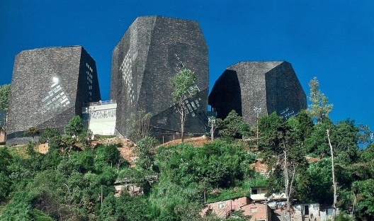 Giancarlo Mazzanti. Biblioteca Espanha. Medellín, Colômbia<br />Foto divulgação 