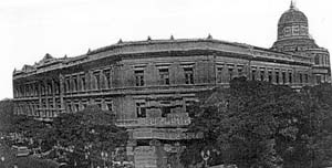 Liceu de Artes e Ofícios do Rio de Janeiro. Projeto F. J. Béthencourt da Silva. Av. Rio Branco (antiga Av. Central). Edifício demolido.  [Barros, P. O Liceu de Artes e Ofícios do Rio de Janeiro e seu fundador. Rio de Janeiro, L.]