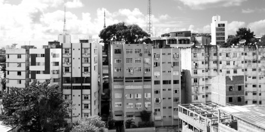 Edifícios à rua Professor Severo Pessoa, Federação, seguindo os mesmos princípios dos Edifícios Cláudia, Rosa Rejane e Rosa Regina<br />Foto Márcio Correia Campos 