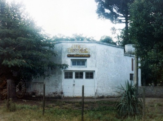 Cidade de Chivilcoy no dia do assalto ao banco, verão de 1984-1985<br />Foto Martin Jayo 