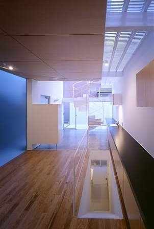 Hall e acesso aos sanitários<br />Foto Tomotsu Kuruwada 