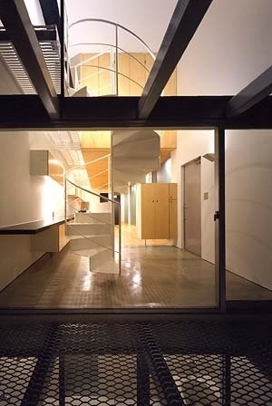 Escada helicoidal de acesso ao último piso, vista de fora<br />Foto Tomotsu Kuruwada 