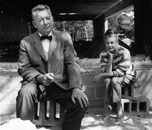 Nina e Gordon Bunshaft durante a construção da sua casa em East Hampton, Nova York<br />Foto:Hans Namuth, imagem gentilmente cedida por Peter Namuth para este artigo 