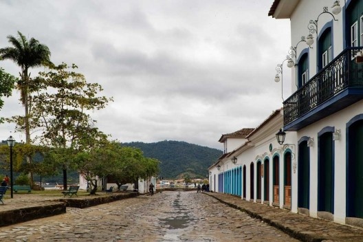 Flip 2011, rua e casario no centro histórico, Paraty<br />Foto Nelson Kon 