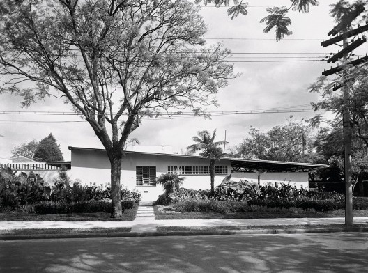 Residência Milton Guper, São Paulo, 1951-1952. Arquitetos Rino Levi, Roberto Cerqueira César e Luiz Roberto Carvalho Franco<br />Foto divulgação  [Acervo digital Rino Levi]