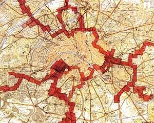 Nenhum mapa pode ser lido desapaixonadamente.Constant, New Babylon Paris [Paris Nova Babilônia],1963. Haags Gemeentemuseum [Andreotti, Libero e Xavier Costa, (ed.). Situationistes; art, política, urbanisme. Barcelo]