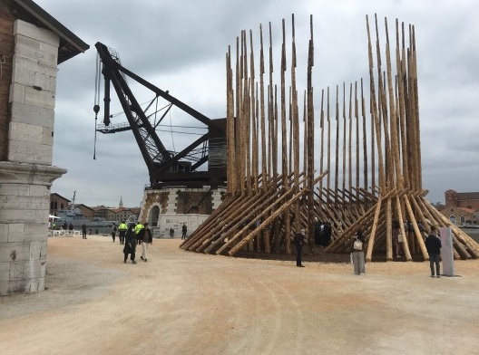 Chileans and Mapuche, Building places to get to know each other (KUNU), Building places to parley (KOYAU-WE), Elemental, Arsenale<br />Foto Francesco Del Brenna 