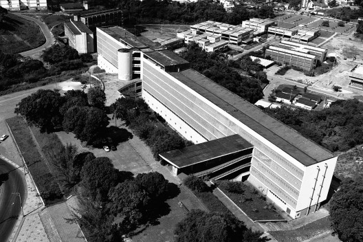 Escola Politécnica<br />Foto divulgação  [Acervo Centro de Documentação e Referência da Odebrecht]