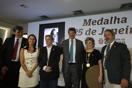 Carlos Martins, Nádia Campeão, Paulo Mendes da Rocha, Fernando Haddad, Rosa Artigas e Renato Anelli
<br />Foto César Ogata / SECOM 