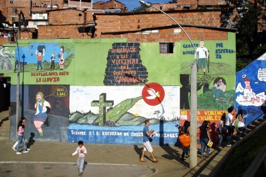 Grafitti de moradores locais<br />Foto Noemi Zein Teles 