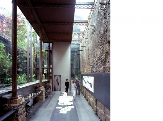 Barberí Laboratory 2008 Olot, Girona, Spain<br />Fotografía Hisao Suzuki  [Website Pritzker Prize]