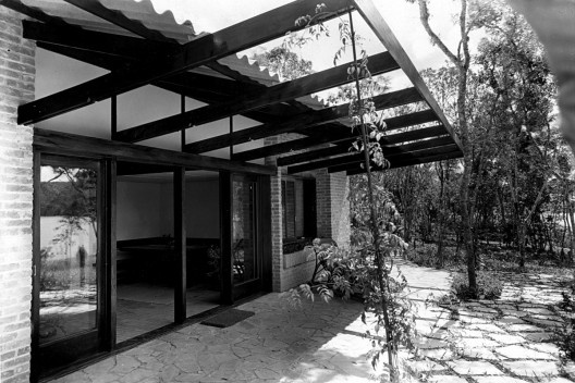 Casa de Férias do Sr. e Sra. Luthi, vista externa, São Paulo, arquiteto Jacob Mauricio Ruchti<br />Foto divulgação  [Acervo Valéria Ruchti]