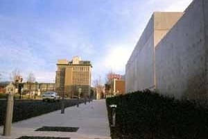 O edifício da Pulitzer Foundation na Washington Avenue com o Grand Center ao fundo<br />Fotos de Zeuler Lima 