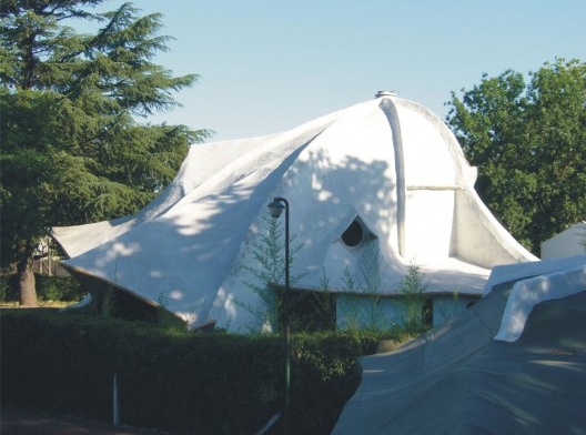 Comunidad Tierra, capilla, en Villa Trujui, Prov. de Buenos Aires<br />Foto Estudio Caveri 
