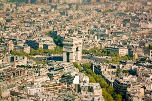 Arco do Triunfo visto a partir da Torre Eiffel, Paris, França<br />Foto Juanedc/ Wikimedia Commons 