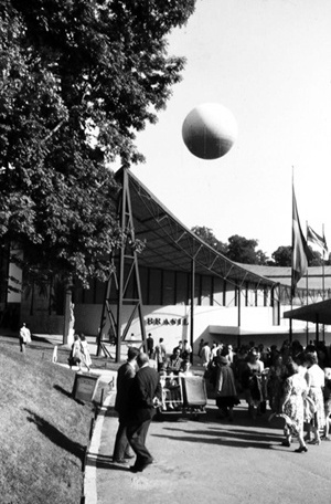 Pavilhão do Brasil na Exposição Internacional de Bruxelas. Arquiteto Sérgio Bernardes, 1958 [Acervo Família Sérgio Bernardes]
