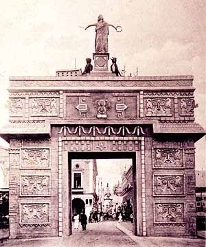 Arco maya en honor a Porfirio Díaz (1906). Mérida, Yucatán (México). (Col. CEDODAL, Buenos Aires).