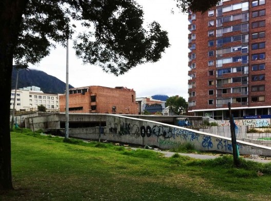 Torres del Parque, Bogotá, 1965-1970. Arquiteto Rogelio Salmona<br />Foto Abilio Guerra 