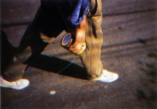 Francis Alÿs, The Leak, 1995<br />Foto divulgação  [www.francisalys.com]