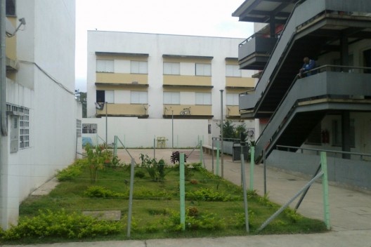 Jardins Públicos Mantidos Pelos Moradores<br />Foto Victoriano Pedrassa Neto 
