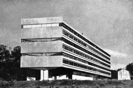 Escola de Engenharia de São Carlos, arquiteto Ernst Mange<br />Foto divulgação  [Revista Acrópole]