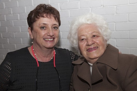 Jacyra Ayoub Silva, mãe da autora, e Helena Ayoub, festa de lançamento do livro “Abrahão Sanovicz, arquiteto”, IAB/SP, 22 ago. 2017<br />Foto Fabia Mercadante 