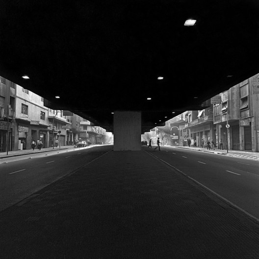 Sob o Minhocão, São Paulo SP, 1986<br />Foto Cristiano Mascaro 