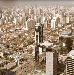 Rua Verbo Divino: exemplo das transformações em curso na paisagem urbana da cidade de São Paulo [MEYER, R. M. P. Org.]