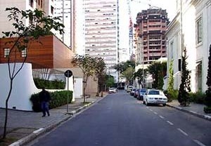 Rua Fabrizio Fasano depois da intervenção<br />Foto Tereza Epitácio 