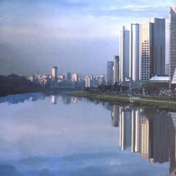 Avenida Pinheiros, São Paulo [Foto da quarta capa]