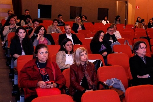 Participantes do evento assistindo a Sessão de Comunicações Casas (II), no auditório Thomas Morus<br />Foto Michelle Schneider 