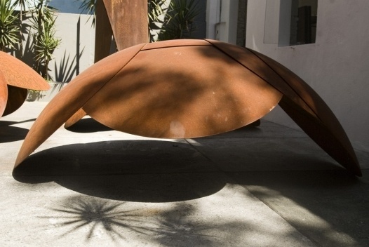 Tartaruga 1/2, escultura em aço cortén, 105 cm. José Resende [Paulo Darzé Galeria de Arte]