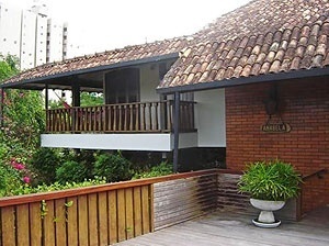 Figura 10: Primeira manifestação do beiral curvo – Residência Kalume (1979). Arq. M. Monte [Arquivo pessoal - E. Kalume]