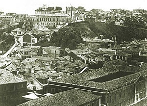 Morro do castelo com o antigo Colégio dos Jesuítas no alto