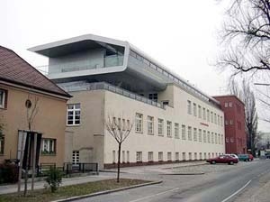 Escola Natorpgasse, Andreas Treusch, Viena, 2001