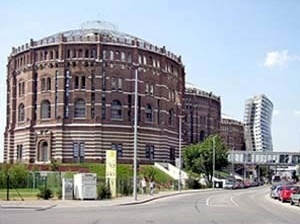 Gasometer, Jean Nouvel, Coop Himmelb(l)au, Manfred Wehdorn, Wilhelm Holzbauer, Martin Kohlbauer, Rüdiger Lainer, Viena, 1995-2002