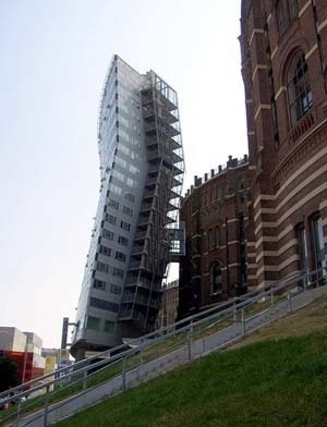 Gasometer, Jean Nouvel, Coop Himmelb(l)au, Manfred Wehdorn, Wilhelm Holzbauer, Martin Kohlbauer, Rüdiger Lainer, Viena, 1995-2002
